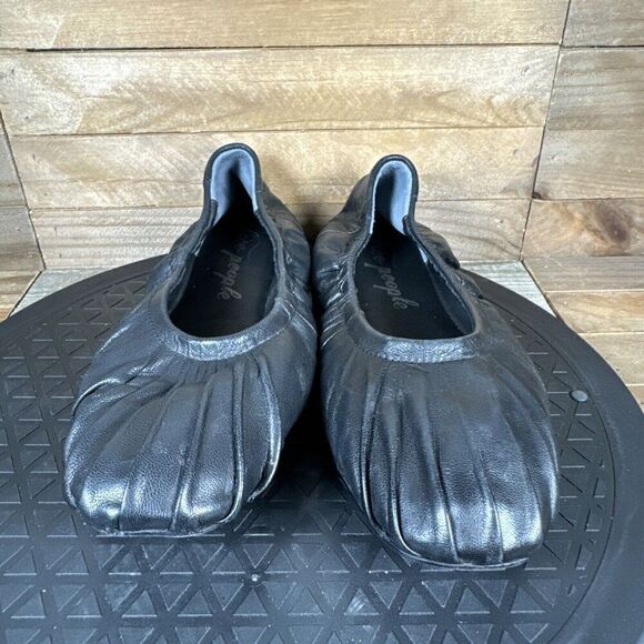 Free People Womens Sz 6.5 Ruched Black Leather CARA Elasticized Ballet Flats - Picture 2 of 10